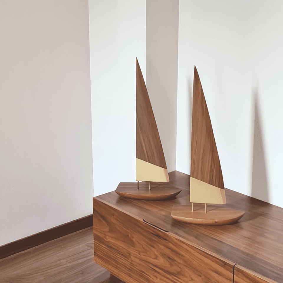 Velero de madera / Wood sail boat